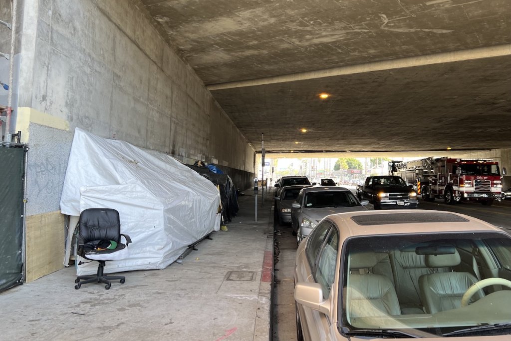 LA City Council Unanimously Approves Motion to Evaluate Anti-Camping Law - Vimarsana News