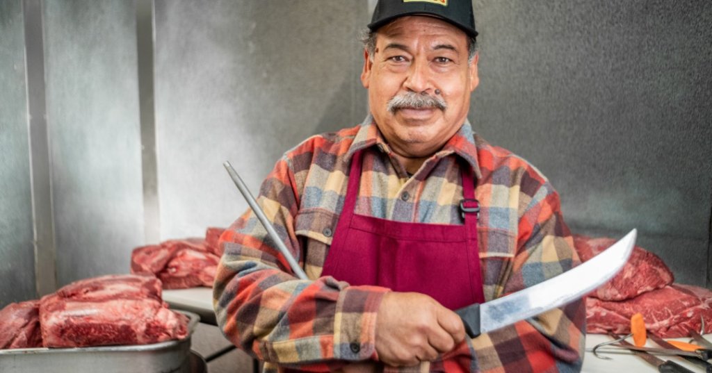 Don Victorino Has Spent 28 Years Expertly Cutting Meat For Tito's Tacos - Vimarsana News