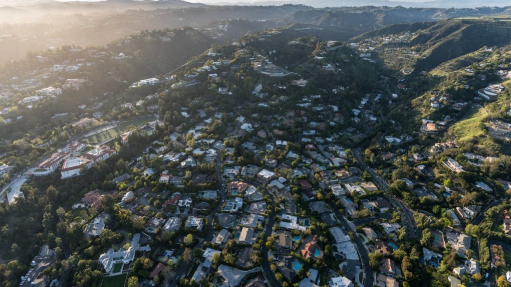 Los Angeles City Council to Vote a Second Time on Benedict Canyon Hotel Development - Vimarsana News