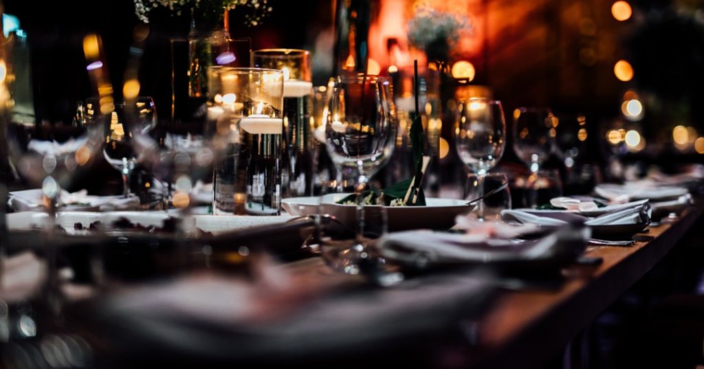 Users on Reddit Are Crowdsourcing a List of Restaurants That Add Service Charge To Customer's Bills - Vimarsana News