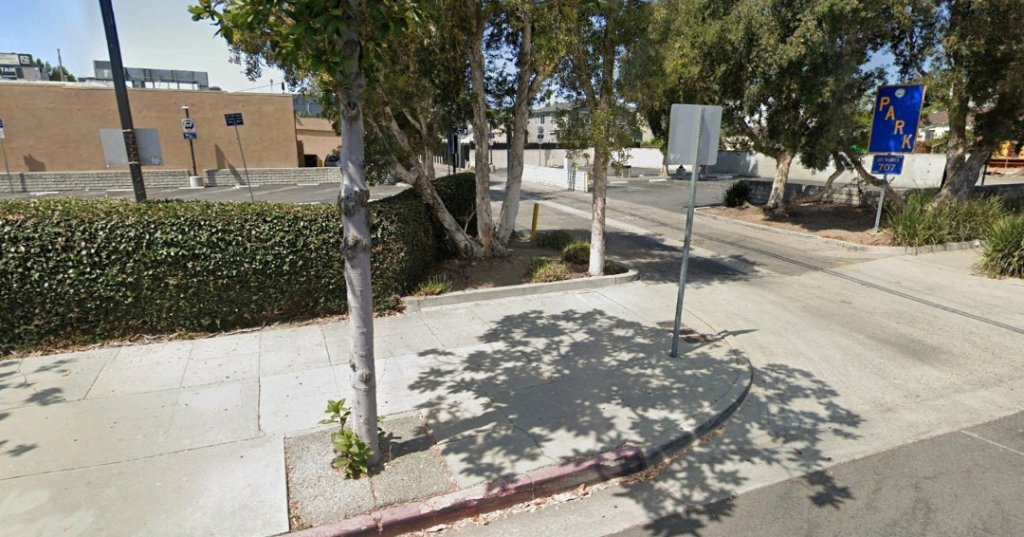 Los Angeles City Council Advances Homeless Housing Project Amid Community Concerns - Vimarsana News