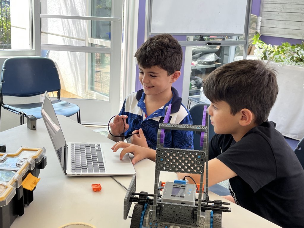 Rolling Robots Camp is a 'Tech Genius Program' - Vimarsana News